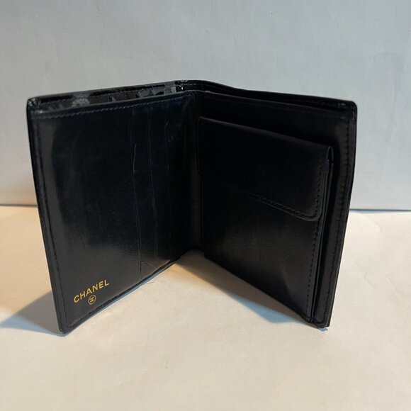 Chanel Vintage Patent Leather Compact Bifold Wallet - Black - Preowned - Picture 3 of 15